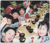 皆で食事